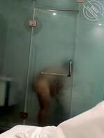 绿母儿偷拍骚妈洗澡0