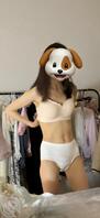 偷拍瘦小平胸老婆换衣服，点评一下小奶头