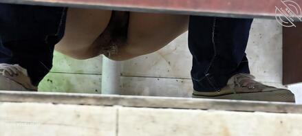 厕所偷拍同事，今天刚刚偷拍的0