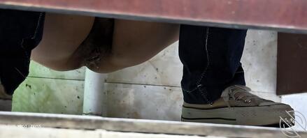 厕所偷拍同事，今天刚刚偷拍的2