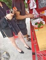 【露出系列】穿性感透视衫在路边买草莓，老头时而偷看下面0