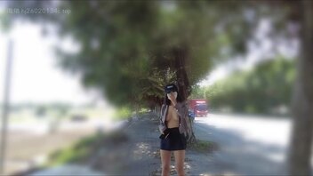 【露出专题】骚逼真空在马路上散步