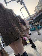 抄底碰到腿还对视了一眼怎么搞0