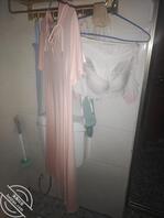 偷偷潜入骚货老师的家里1