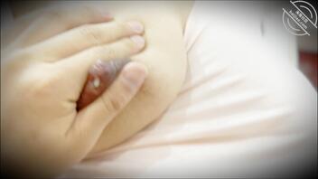 237、巨乳孕期老姐挤出奶！！发消息诱惑我，让我挑一套情趣战袍0