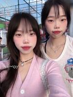 我的两个双胞胎妹妹0