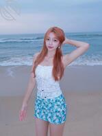 大家认为这个母狗是处女吗？喜欢有毛的吗？说说想怎样干他？2