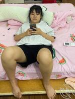 这骚娘们带劲，不曝光出来可惜了！看她裸照鸡巴就想射