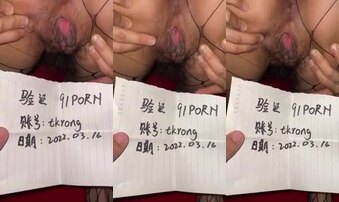 认证！骚货自己把逼扒开