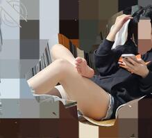 偷拍骚逼姐姐的逆天坐姿