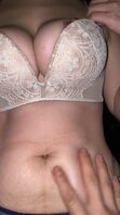 我老婆这对巨乳不知道有多少人想要。她会看评论。