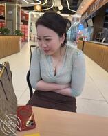 偷拍妈妈逛街不舒服