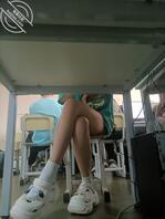 女大学生不穿裤子上课？跷腿勾引 反差骚货2