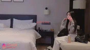 大神普朗克约炮可爱妹妹，情趣女仆装撅起屁屁展示美穴，粉嫩脚丫粉嫩小穴好可爱淫语好听颜值高?性格真不错2