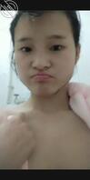 重庆女大母狗杨鑫宇洗澡露脸自拍1