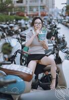 女友喜欢露着b在路边吃泡面1