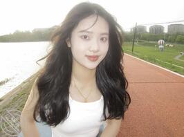 原创厕拍07年马上大一女大学生反差骚逼