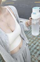 这么热的天，内裤都汗湿了