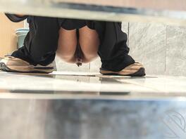 原创厕拍 少妇的黑穴1