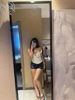 07年母狗，说和闺蜜出去旅游开的大床房，闺蜜不在发情给我拍情趣照片1