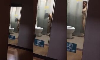 宾馆拍人妻冲凉