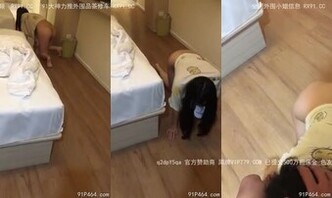 狗爬，舔脚