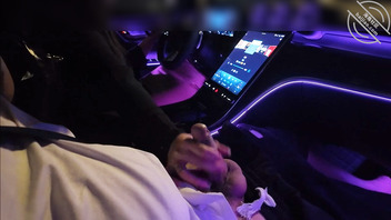 【开车打飞机】一手开奔驰，一手给外甥打飞机  小姨是不是人生赢家1