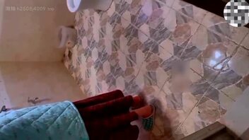 妈妈被我征服以后我又把魔爪伸向了外婆，老逼败火外婆离不开我的大屌