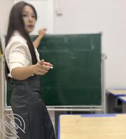 同步小姨刚发的九宫格朋友圈，红带黑丝好美啊