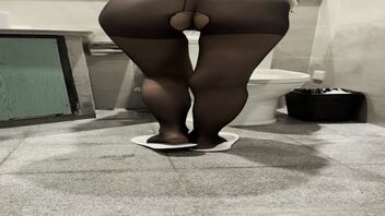 【原创作品39】在厕所干骚逼表姐