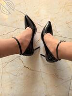 穿上丈母娘的丝袜，骚棉裤，连衣裙爽一下0