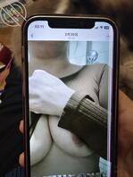 老婆手机里发现的自拍照1