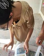 转载 偷拍奶头走光1