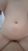 白嫩女友女上坐莲喷水水巨多的水娃母狗！