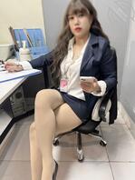 （免费视频）舅妈办公室狂喷尿液舅妈尿 钻舅妈桌底马油袜足交  完结0