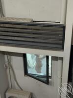 今天回家在走廊看到楼下的人妻在洗澡，刚忙拿出手机拍了几张0