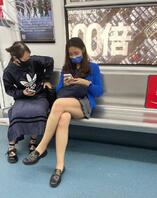 【偷拍】最近在商场、地铁、大学中的各种美腿，都是高质量，夏天真好
