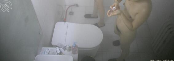 偷拍一对双胞胎1