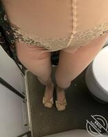 谁知道我在高铁上穿的是破洞开档丝袜呀1