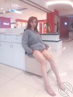 就喜欢把逼露出来----超级大胆小姐姐，塞着肛塞逛商场，看着都刺激1