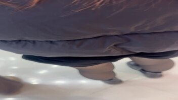 商场观看节目，顺道街射黑丝