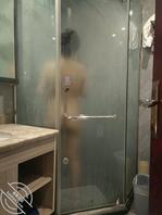 【原创作品7】骚逼表姐约我出来干她，忍不住偷看表姐洗澡2