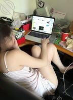 看到老妈电脑里的照片,对老妈产生了性幻想,大哥们解解惑可以吗0