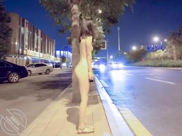 就喜欢把逼漏出来----大马路上吃鸡吧？这不是一般的骚啊2