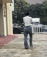 牛仔高跟紧身衣的美少妇，想玩么，浙E2