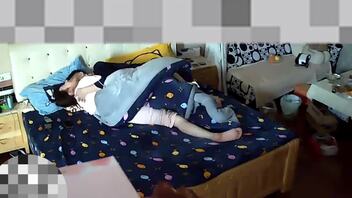 监控实拍性感少妇被老公拉起来多体位强上(上)叫声可射